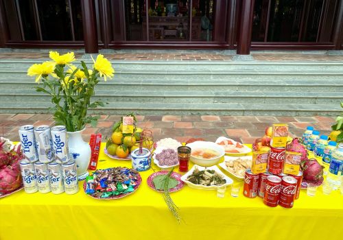 Sắm lễ cúng xây mộ và những điều gia chủ cần biết
