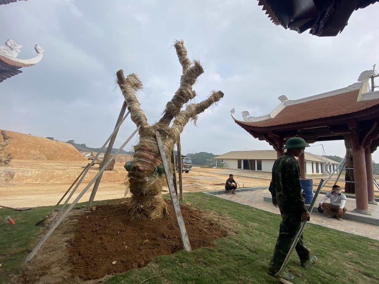 z5496506990719_3ee494b4f80a12d9206c14502fc055f9